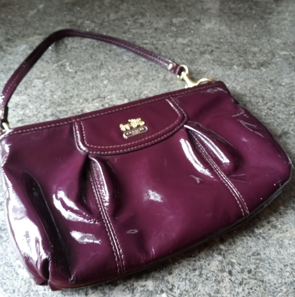Coach patient plum wristlet - Picture 3 of 8